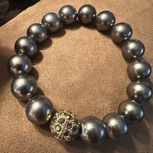 Brown Pearl Stretch Bracelet with Decorative Gold Accent
